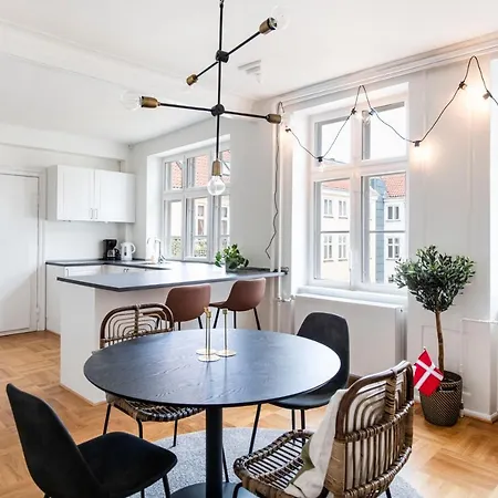 Lägenhet 165m2 Luxury Flat In Center