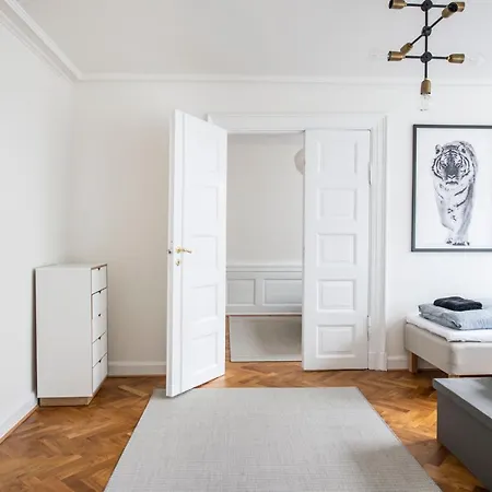 165m2 Luxury Flat In Center
