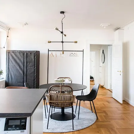 165m2 Luxury Flat In Center