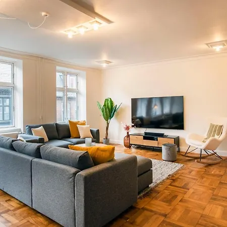165m2 Luxury Flat In Center Apartment