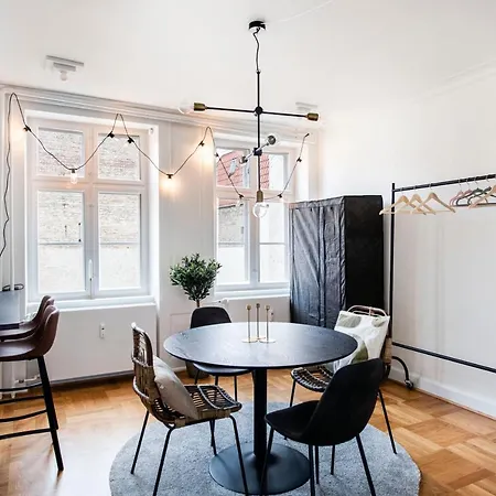 165m2 Luxury Flat In Center